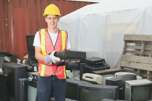 Commercial grab hire equipment for large-scale operations